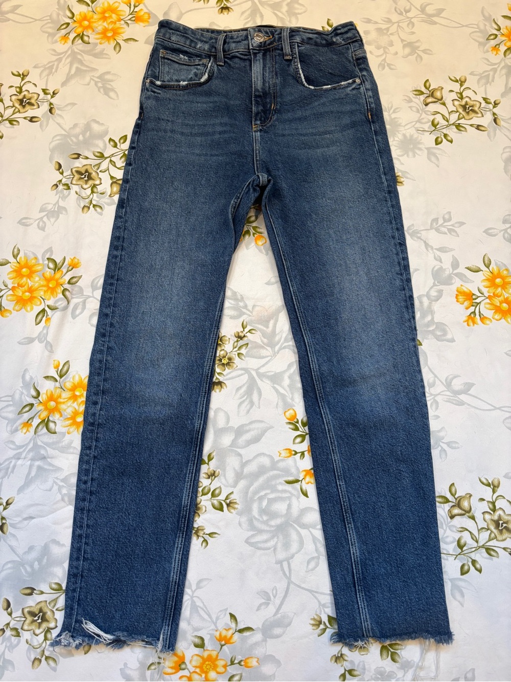 Zara Size 4 Raw Edge Jeans